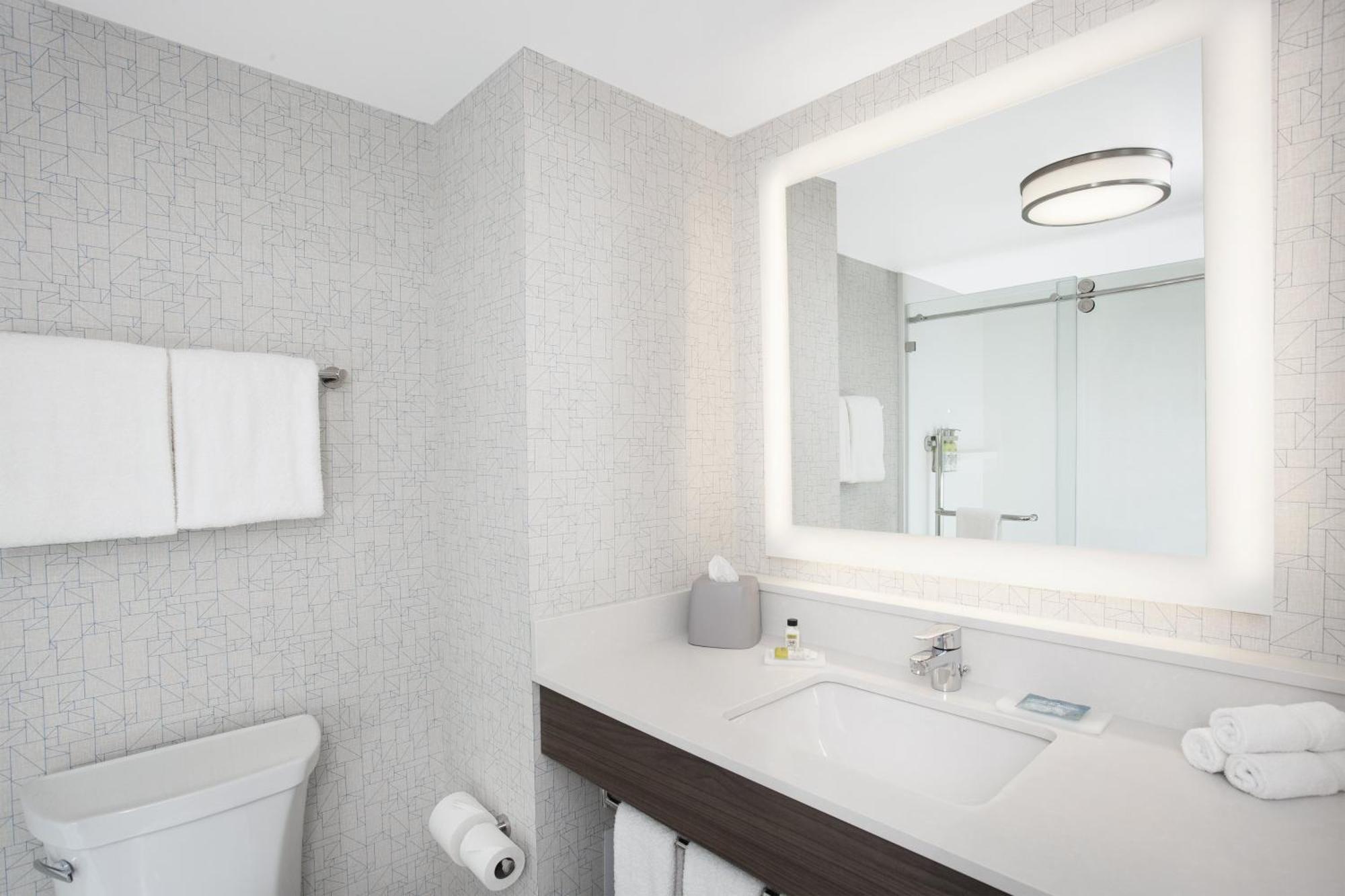 Chambre Double avec 2 Lits Doubles - Accessible aux Personnes à Mobilité Réduite