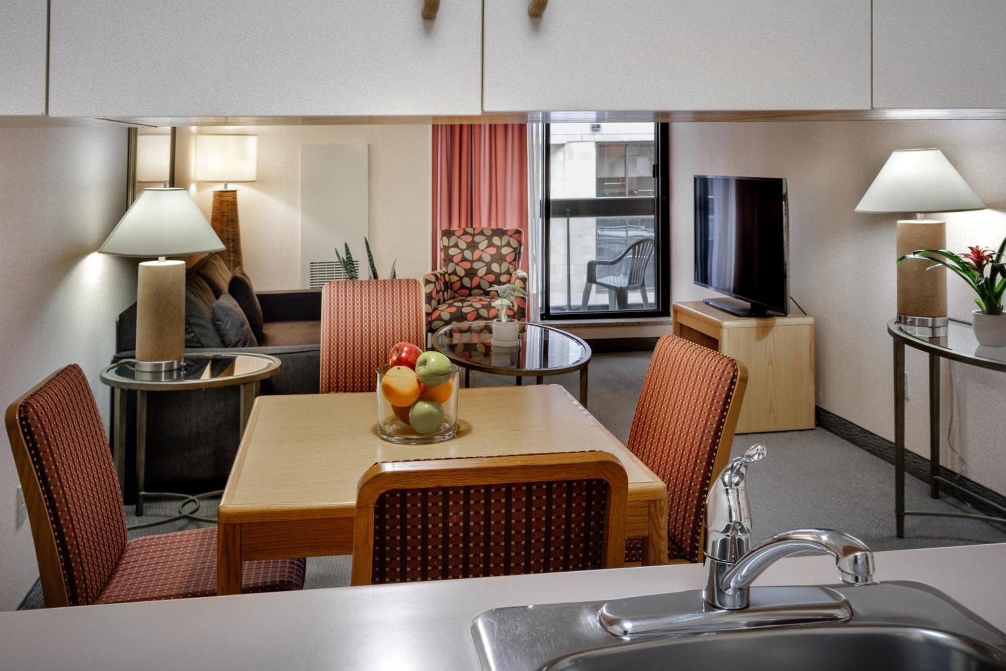 Deluxe King One Bedroom Suite