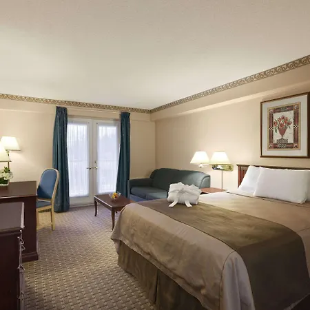 Travelodge By Wyndham Ottawa West-2