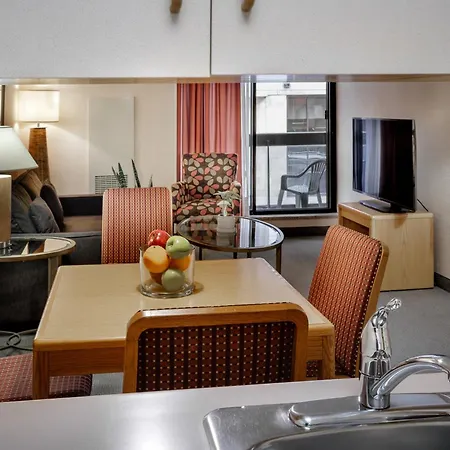 Cartier Place Suite Hotel-3